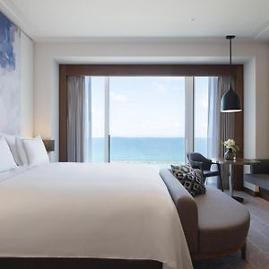 Deluxe Beachfront Room
